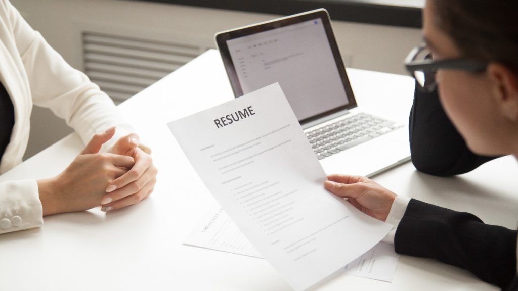 Write bullet points in your resume to make it the best resume among the other applicants